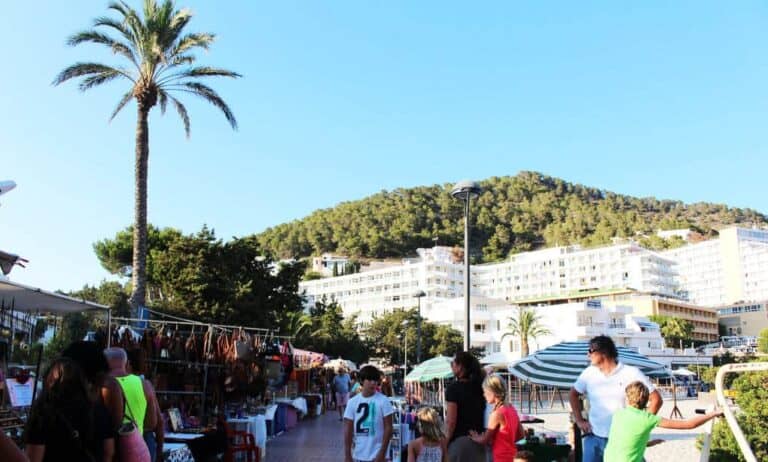 Mercadillo hippie de Cala Llonga
