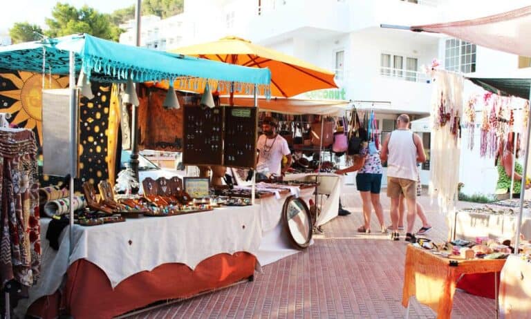 Mercadillo hippie de Cala Llonga
