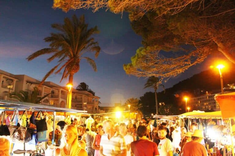 Mercadillo hippie de Cala Llonga