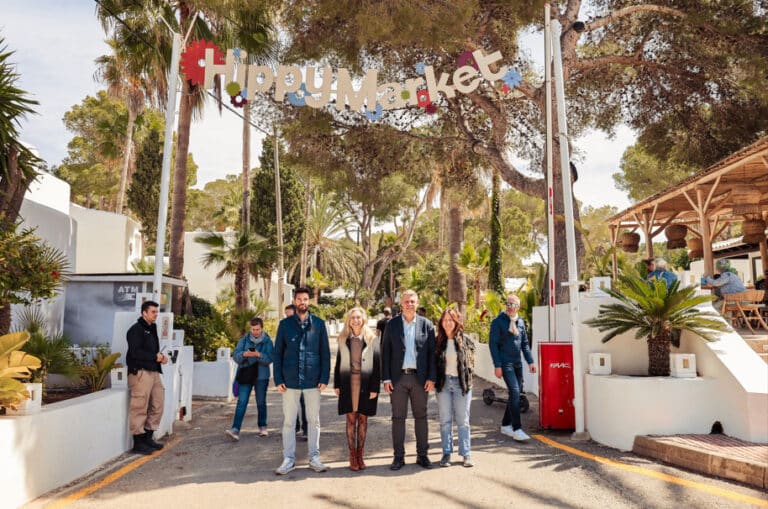 Hippy Market Punta Arabí vuelve a latir como uno de los grandes iconos de Ibiza