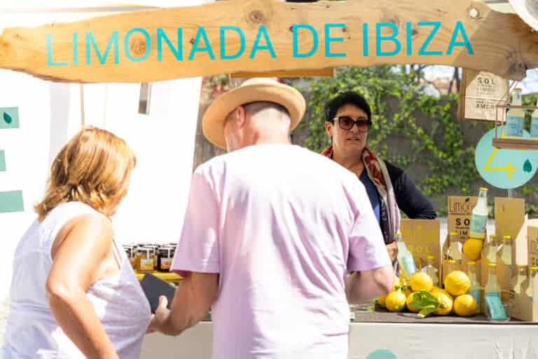 Mercadillo de Es Canar - Hippy Market Punta Arabí