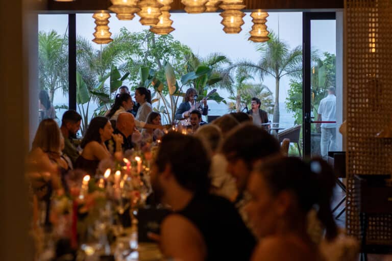 Arte, moda y gastronomía se unen en BLESS Hotel Ibiza con Hosted by