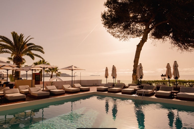 Riomar Ibiza redefine el lujo tranquilo en Santa Eulalia