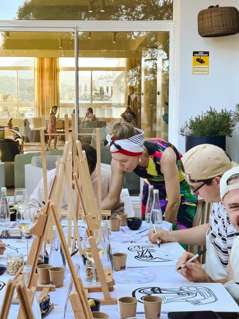 Paint & Sip Experience con Sarah Main en Sun & Moon