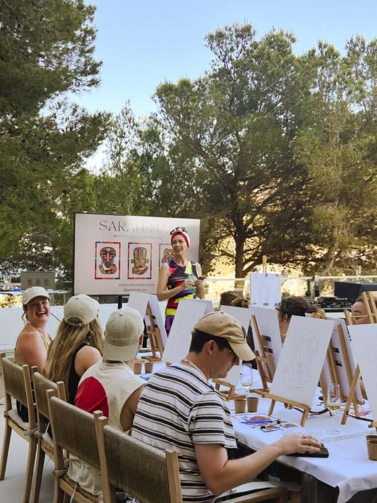 Paint & Sip Experience con Sarah Main en Sun & Moon
