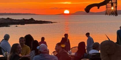 Kumharas Ibiza: música en directo y una mágica puesta de sol