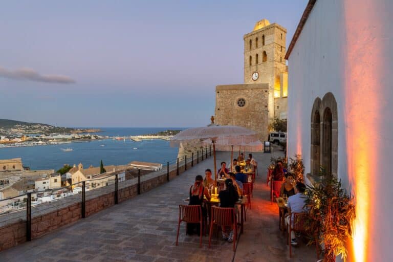 La Catedral Tapas & Vinos, el nuevo mirador de Dalt Vila
