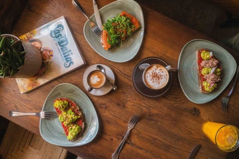 Las Dalias Café