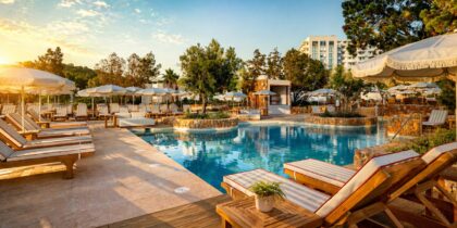 TRS Ibiza Hotel redefine el verano en la isla con música, bienestar y experiencias únicas