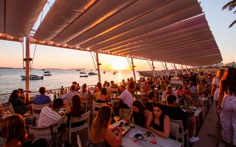Restaurantes en Ibiza en los que la fiesta continúa tras la cena- mambo ibiza 2022 16 1 1