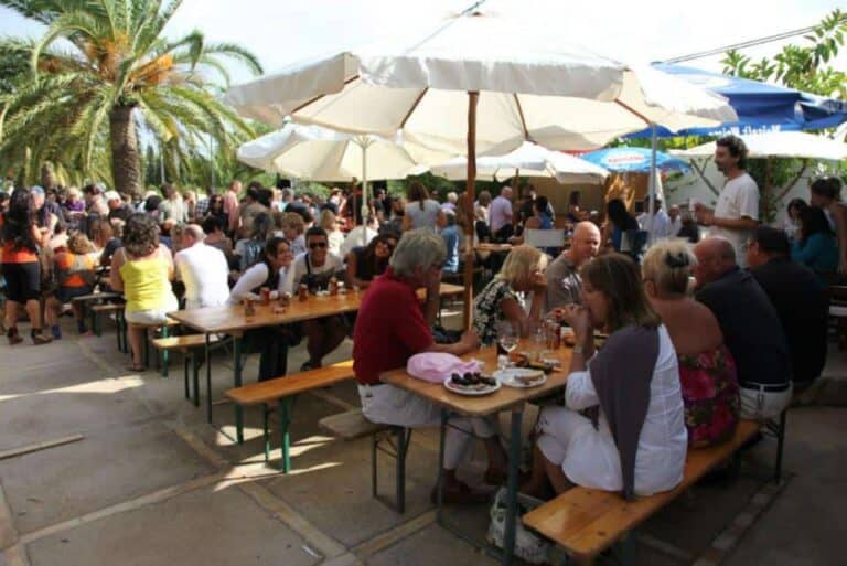 Mercadillo de cala Llenya
