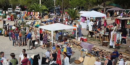 Cala Llenya street market
