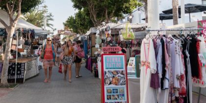 Descubre Ibiza- mercadillo hippy market playa den bossa ibiza welcometoibiza 7 1