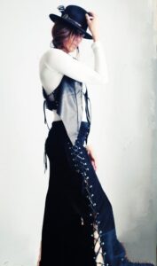 Olga Payró - Art in Leather
