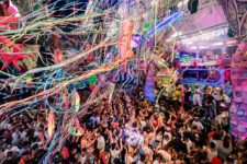 Colore, divertimento e dissolutezza all'apertura di Elrow in Amnesia Ibiza