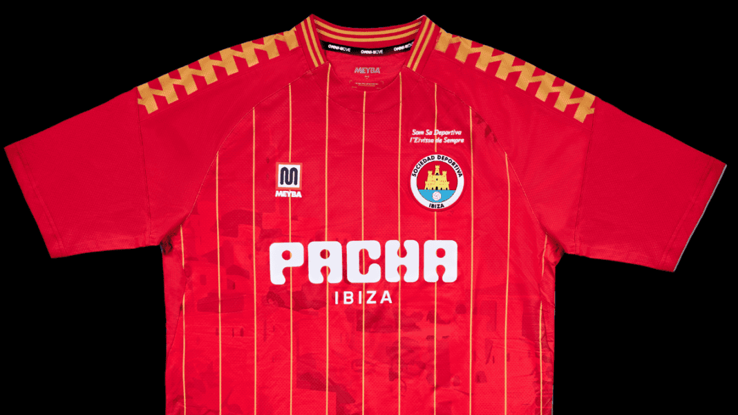 La Fundación Pacha lanza la nueva camiseta de la SD Ibiza