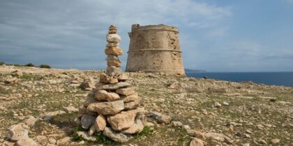 Propòsit de Cap d'Any: no amuntegar pedres a les costes d'Eivissa