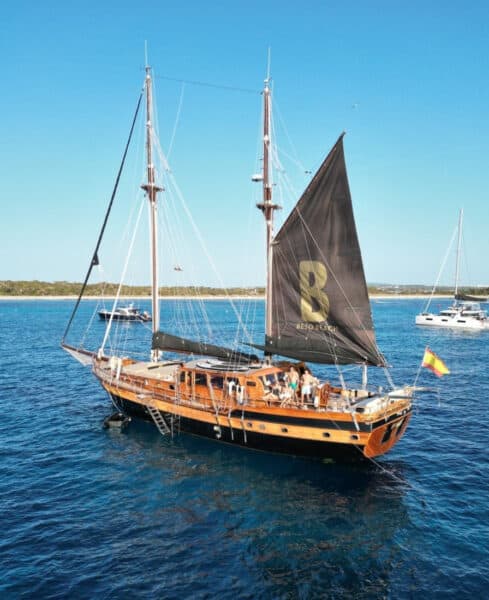 Beso Beach Sailing Festival, regata solidaria contra la ELA