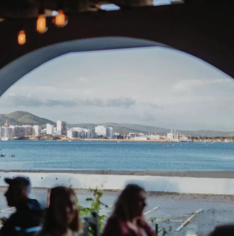 Relish Restaurante & Pool Bar
