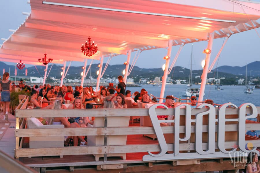 Restaurantes con terraza en Ibiza para momentos inolvidables