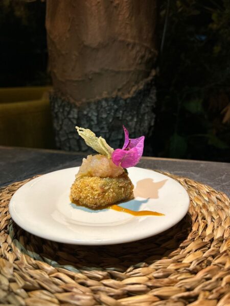 REMO Ibiza presenta su explosiva croqueta de manita en la ruta DTAPASXIBZ