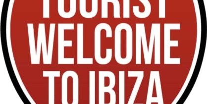 Pintadas contra el turismo en el centro de Ibiza