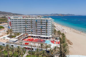 Reapertura de Ushuaïa Ibiza Beach Hotel: Alta gastronomía y diversión a pie de playa
