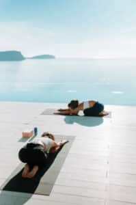 Yoga y desayuno saludable en BLESS Hotel Ibiza