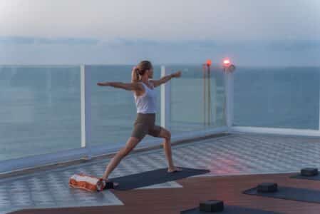 Verónica Blume guía el Yoga Sunrise al amanecer en BLESS Hotel Ibiza
